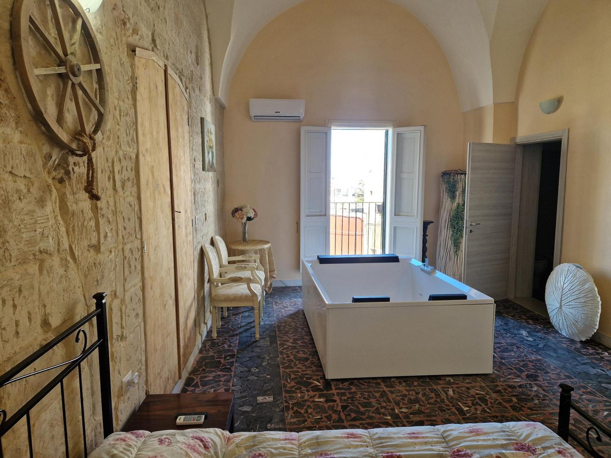 Palazzo Costantini Bed & Breakfast San Donato di Lecce Eksteriør bilde